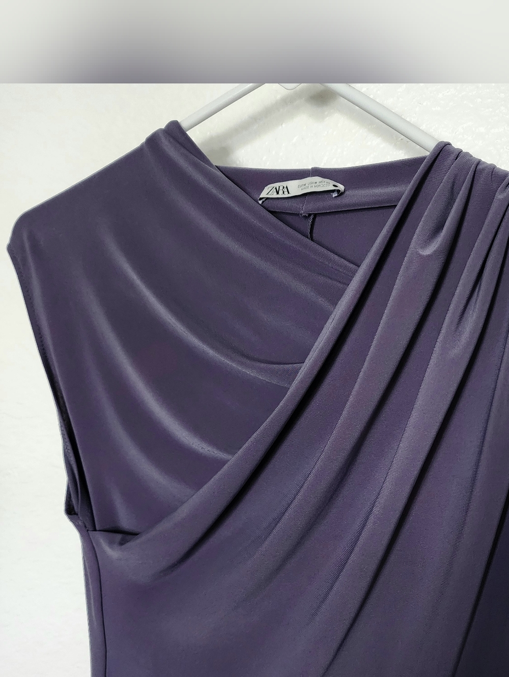 Zara Women's Grey Colored, Draped Style Dress.  Size M - Picture 5 of 8